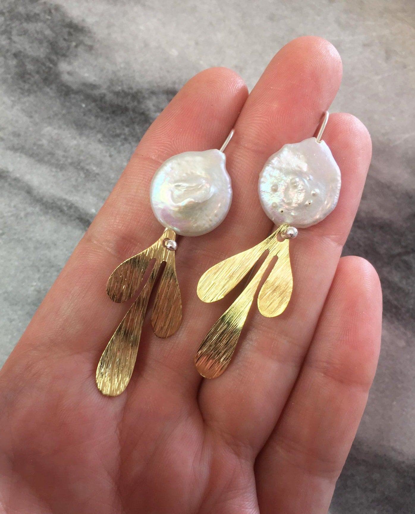 Rani earrings, brass, pearl and silver hooks