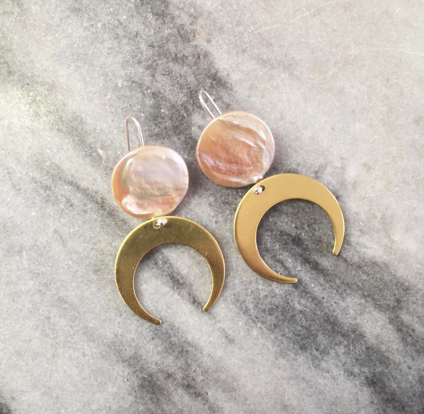 Macy earrings, brass, pearl and silver hooks