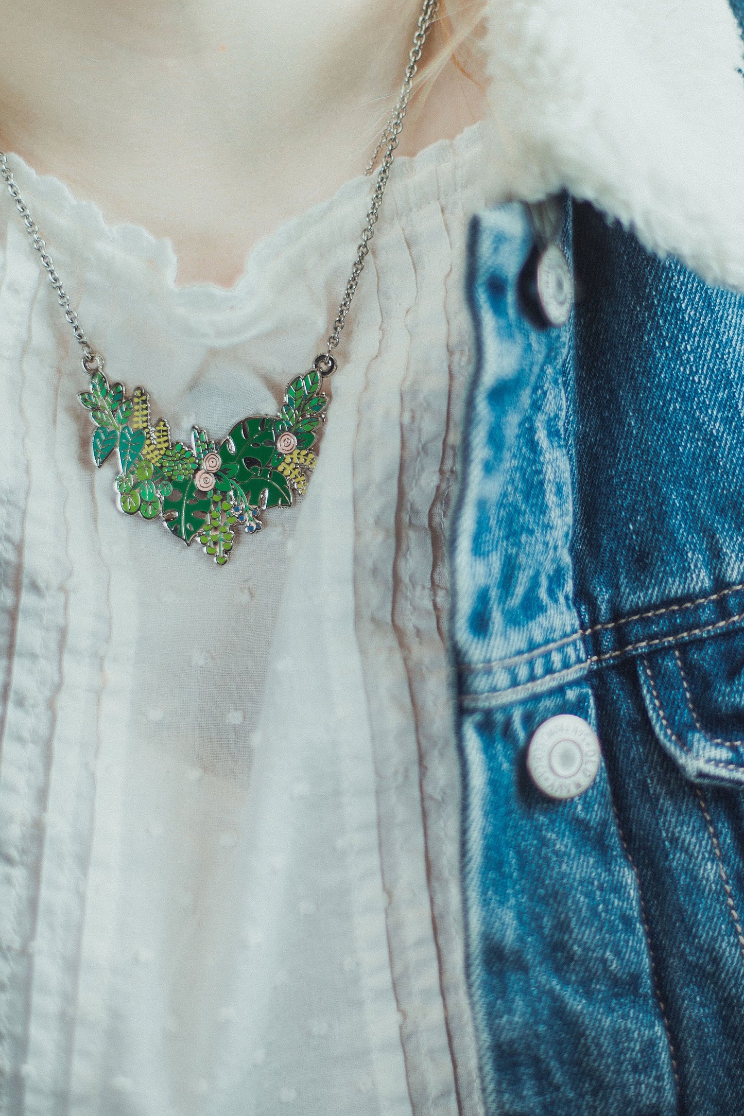 Plant bunting collar necklace
