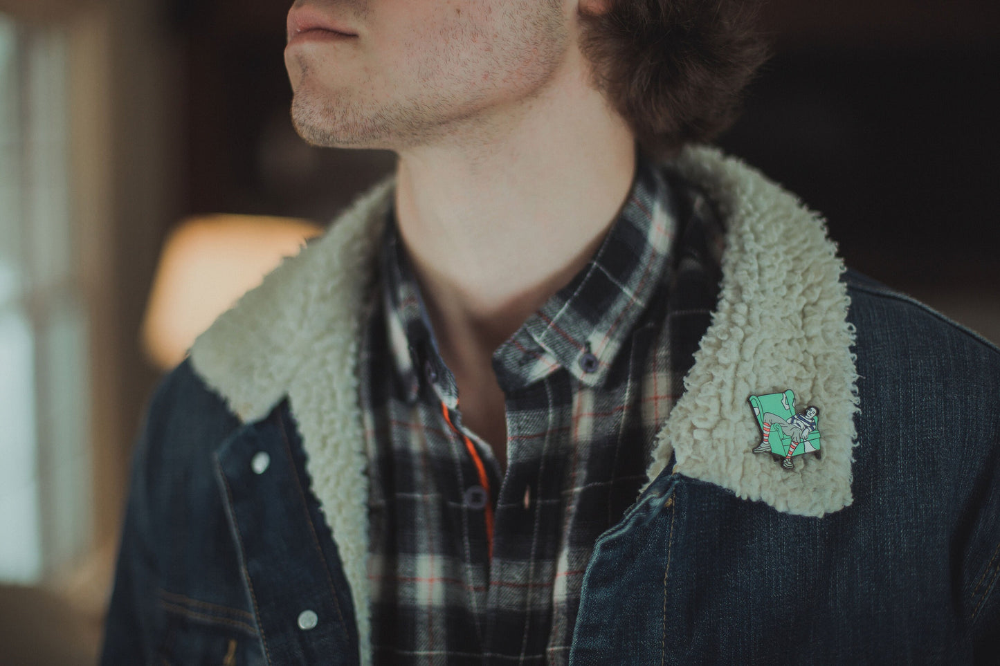 Hard enamel lazy man pin