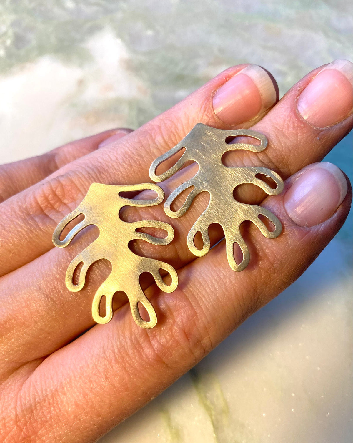 Elda oorbellen | Messing en Eco sterling zilveren bladoorbellen | Matisse oorbellen | Kerstcadeau voor haar | Accessoires voor koud weer