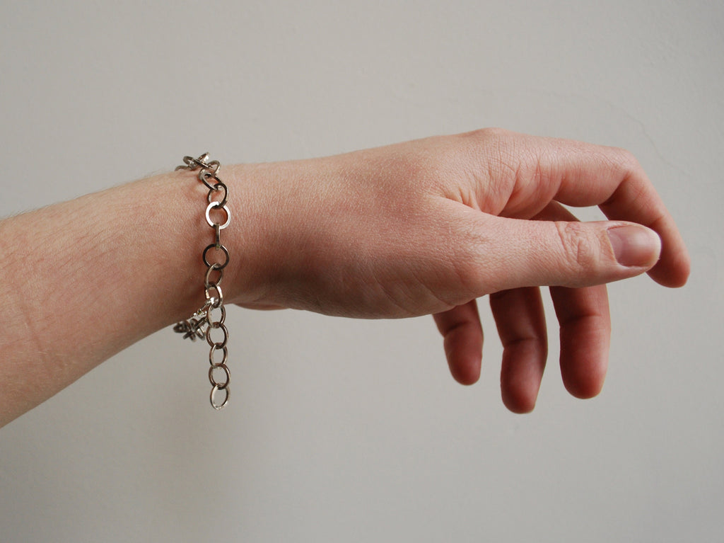Round bracelet, square wire links